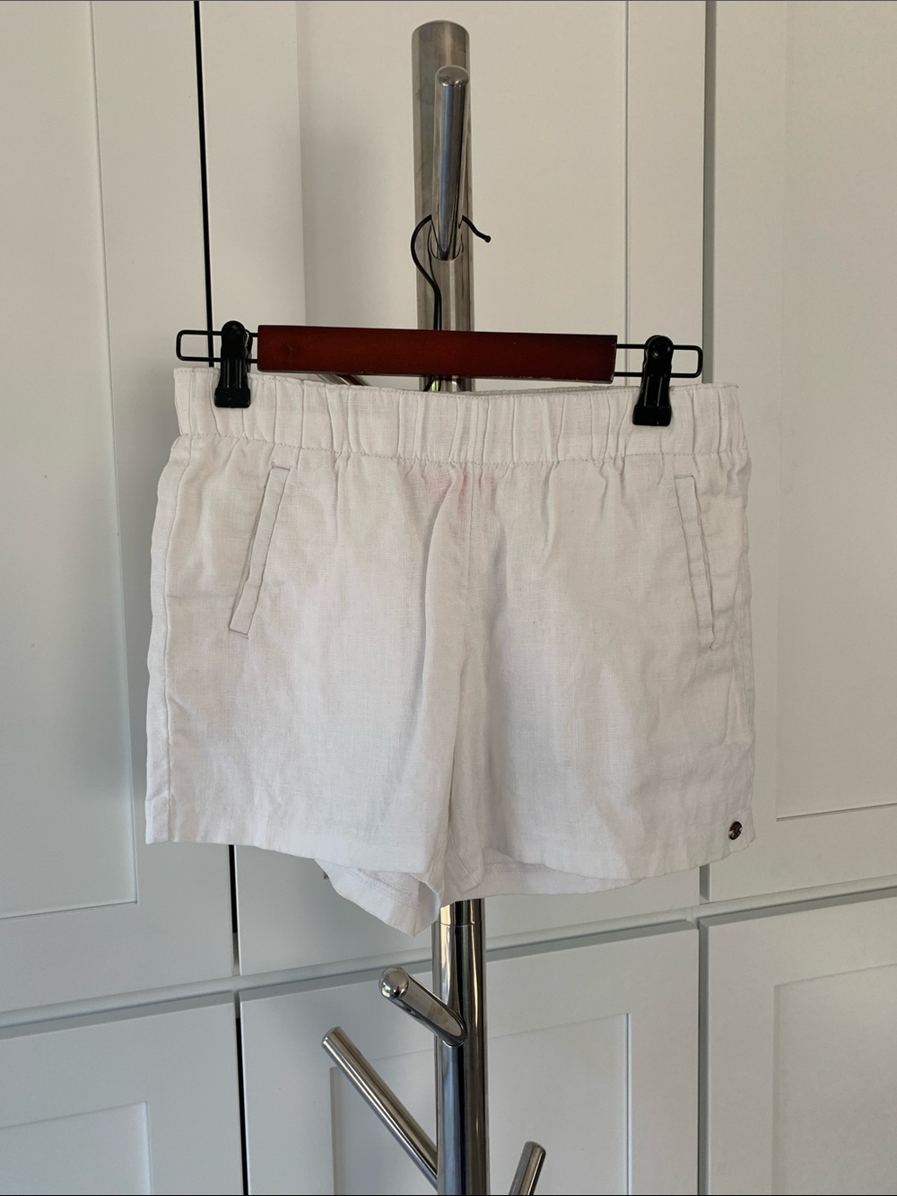 Lilly Pulitzer White Elastic-Waist Linen Shorts, Size S.